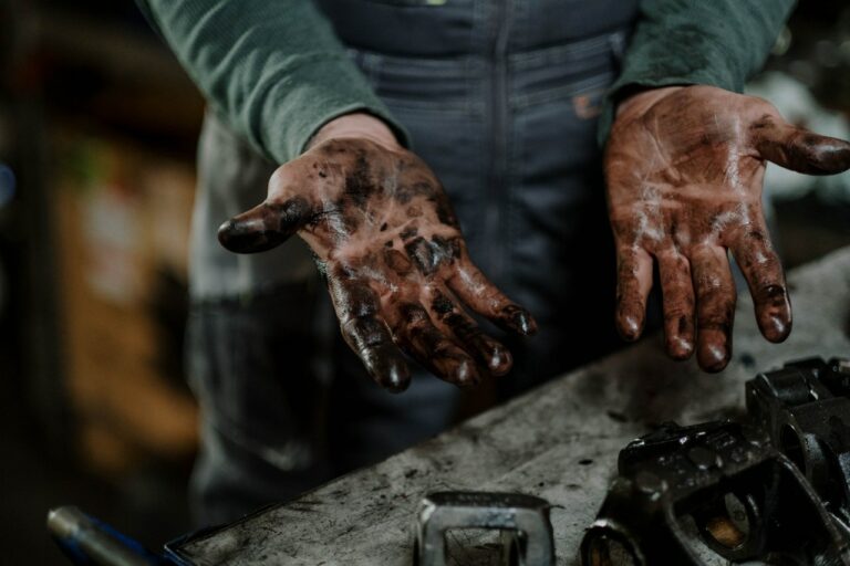 What oil does a Briggs and Stratton take