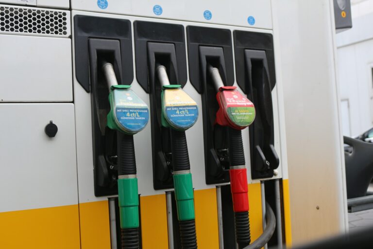 How Long Will a Lawn Mower Run on a Tank of Gas?