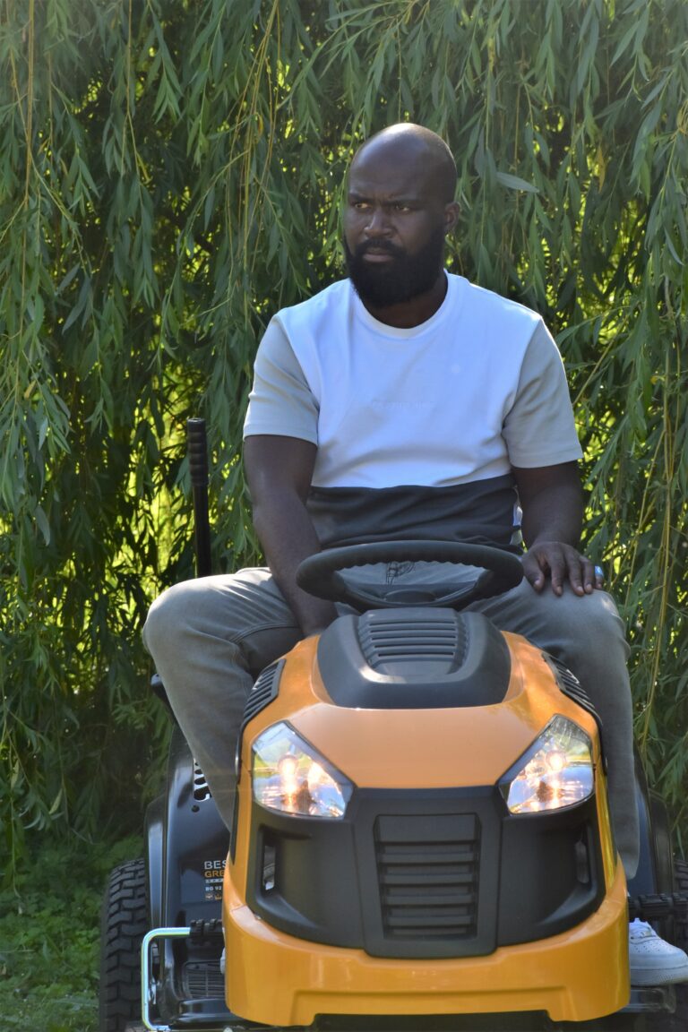 Zero-Gainin': The Pros and Cons of Usin' a Zero Turn Mower on Hills