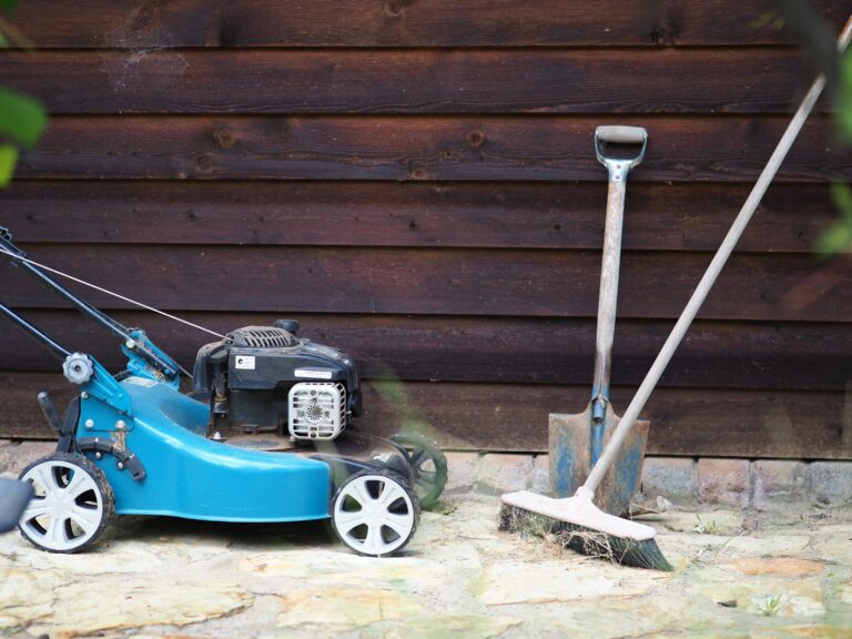 Why Do People Use Walk Behind Mowers?
